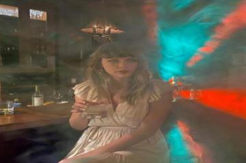 Taylor Swift, mom donate $50,000 to Covid-affected family.