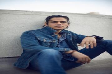 Vijay Varma: Cant run around trees, but let me try