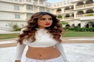 Nia Sharma's motto: If you're sad, wear more lipstick .(Photo:Instagram)