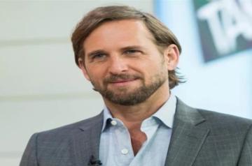 Josh Lucas and son went in search of E.T.