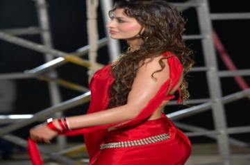 Urvashi Rautela 'off to kitchen' after her mom shares Virat Kohli's cooking pic.(photo:instagram)