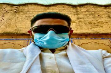 Abhishek Bachchan: Please keep your mask on