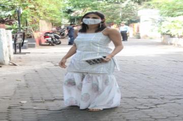 Mumbai: Aahana kumra snapped at Prithvi theatre Juhu On Wednesday 31th March, 2021. (Photo: IANS)