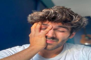 Kartik Aaryan wonders if lockdown is on in cheeky post