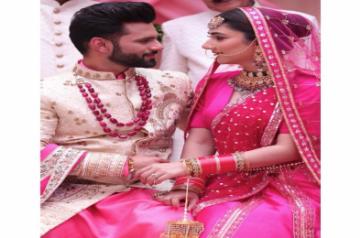 Rahul Vaidya, Disha Parmar spark off wedding rumours with music video pic.(photo:Instagram)