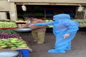 Rakhi Sawant seen vegetable shopping in PPE suit.(photo:instagram)