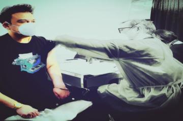 Adnan Sami gets the jab, encourages netizens.(Photo:Instagram)