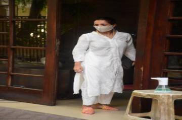 Mumbai: Malaika Arora spotted at her house in Bandra On Tuesday 06th April, 2021. (Photo: IANS)