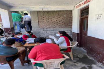 Tahir Raj Bhasin posts pic getting first jab for Covid-19