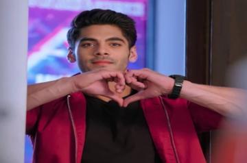 Simba Nagpal switches from workout to yoga while shooting in Agra