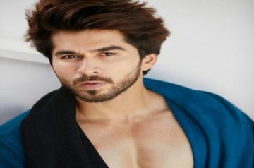 Karan Khandelwal moves to hometown in Kerala, driven by financial woes.