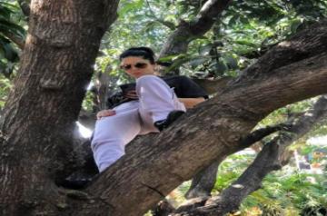 Sunny Leone reveals how she has private conversations on the phone (Photo:Instagram)