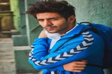 Kartik Aaryan posts picture with face pack, asks fans for 'wrong captions'