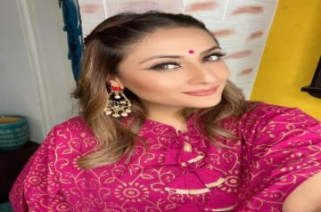 Urvashi Dholakia can't get over her love for selfies.(photo:Instagram)