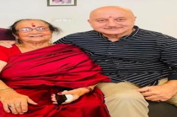 Anupam Kher: Most difficult thing in the world is to say bye to mom
