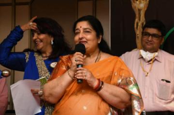 Anuradha Paudwal contributes to donation of cardiac ambulance