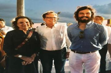 Randeep Hooda wishes parents on their 50th wedding anniversary.