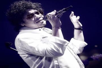 Papon dedicates new song 'Haate haat dhori' to parents