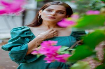 Priya Bapat completes shooting for the web show 'Aani Kay Hava 3