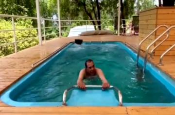 Dharmendra takes to water aerobics, yoga and light exercise(Photo:twitter)