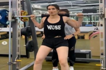 Kriti Sanon reveals a gym secret: ' Instagram v/s Reality'.(photo:instagram)