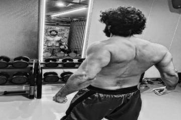Varun Dhawan to say goodbye to long hair, beard as 'Bhediya' shoot nears end.