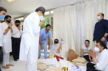 Maharashtra Chief Minister Uddhav Thackeray visited the home of the late actor Dilip Kumar and paid homage