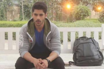 Simba Nagpal switches from workout to Yoga while shooting in Agra