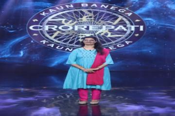 Visually impaired Himani Bundela is first crorepati of 'KBC13'