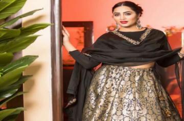 Arshi Khan fears for her engagement to Afghan cricketer.