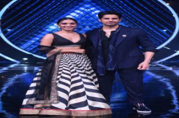 Sidharth, Kiara cheer 'Indian Idol 12' finalists in I-Day Special