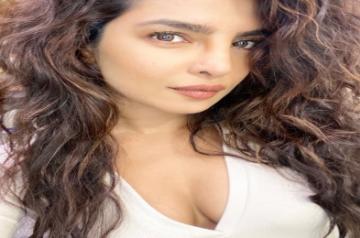 PC's wavy hair look gets rave reactions.(photo:Instagram)