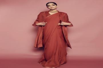 Sonam Kapoor celebrates National Handloom Day in a handloom sari by Anavila. Source: Instagram