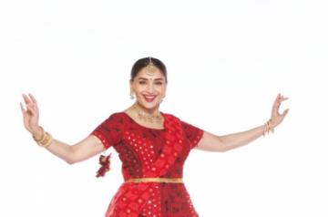Madhuri gives free Garba classes on her online dance academy