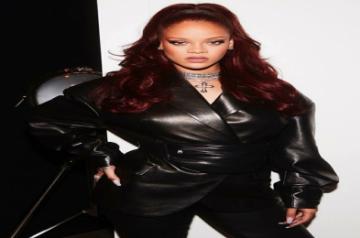 Rihanna drops lawsuit against her father for name misuse.