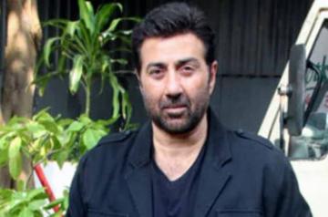 Sunny Deol recalls working with dad Dharmendra as 'Indian' completes 20 yrs.