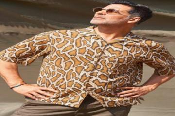 Akshay Kumar recreates iconic 'Phir Hera Pheri' meme, breaks the Internet.