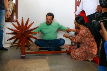 Ahmadabad :Bollywood Actor Salman Khan visit Gandhi Aashram to promote his upcoming movie 'Antim' in Ahmedabad on Monday, November 29, 2021.(PHOTO:IANS/Siddharaj Solanki)