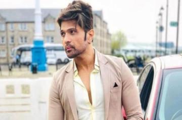 Himesh Reshammiya drops third song from his 'Surroor 2021' album.