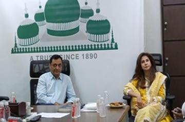 Ahead of annual fair, Urmila Matondkar prays at famed Mahim Dargah