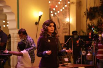 kritika kamra.