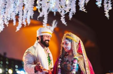 Mohit Raina with his wife Aditi.(photo:instagram)