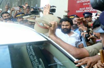 Day before actor Dileep's anticipatory bail plea hearing, Kerala Police at his house