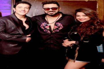 Adaa Khan in song Barsaye.