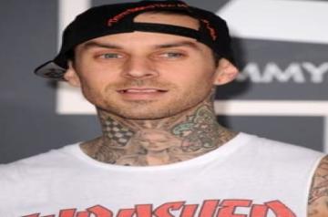 Travis Barker thanks 'nurse' Kourtney for 'removing his stitches'