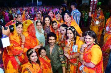 Nushrratt, Anud join 6,000 women for Ghoomar performance during 'Janhit Mein Jaari' promotion