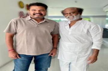 Director Shankar calls on Rajini as their blockbuster 'Sivaji' completes 15 years.