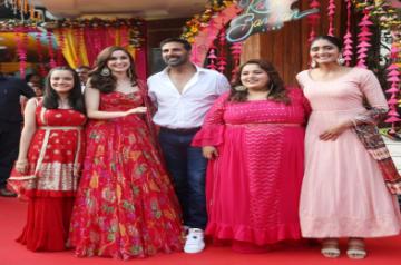 New Delhi: Bollywood actor Akshay Kumar with the star cast during the launch of their upcoming film trailer 'Raksha Bandhan', in New Delhi on Tuesday, June 21, 2022.(Photo: Anupam Gautam/IANS)