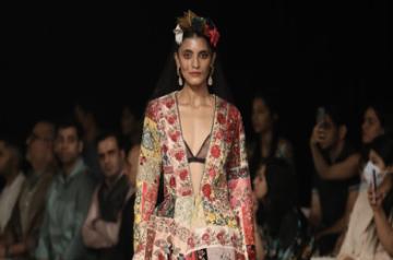 VARUN BAHL'S COLLECTION AT FDCI INDIA COUTURE WEEK 2022