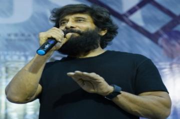 To me, my fans are like God, says Vikram
